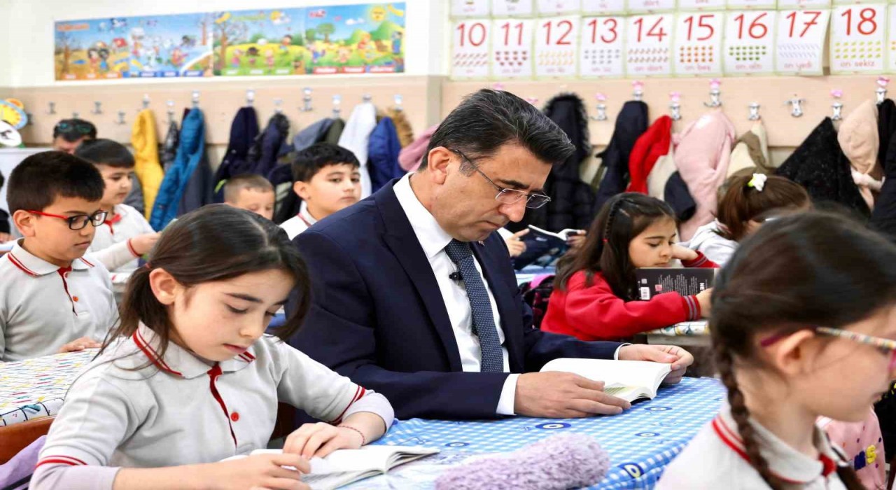 Vali Aygölden her hafta farklı bir okul geleneği