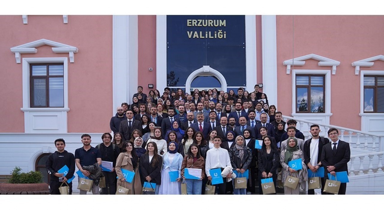 Vali Çiftçiden Palandöken Ekonomi Forumunda görev alan ETÜlülere jest