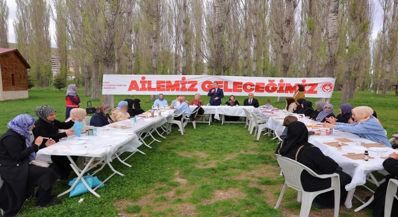 Vali Eldivan, şehit, gazi ve koruyucu aile anneleriyle bir araya geldi