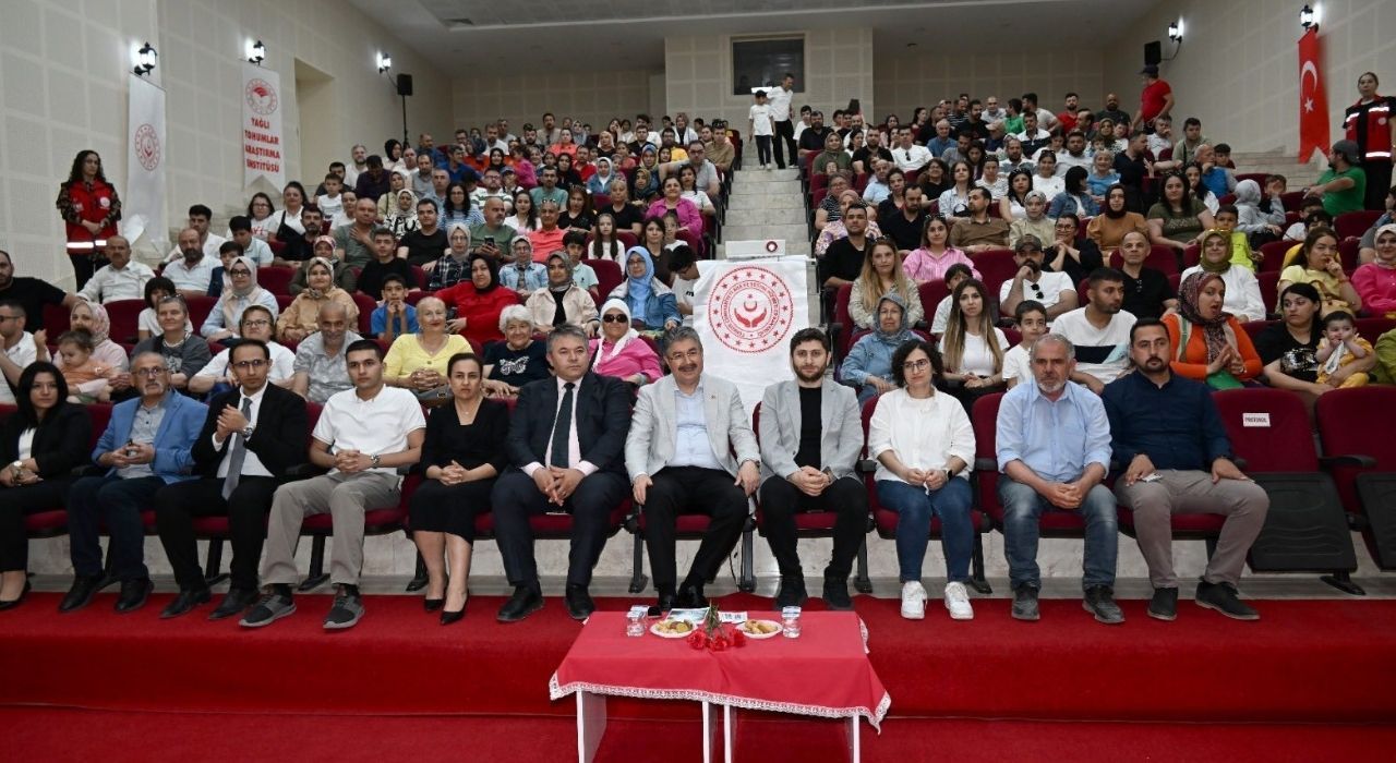 Vali Yılmaz, Engelliler Haftası’nda İşitme Engellilerle “İşte Babam” Filmini İzledi