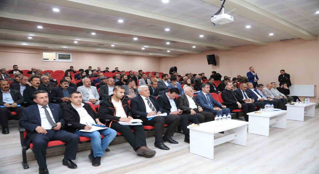 Van Büyükşehir Belediyesi, Çatak ve Bahçesarayda mahalle muhtarları ile buluştu
