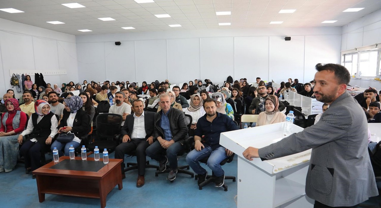 Van Büyükşehir Belediyesinden öğrencilere ‘meslek tanıtım semineri