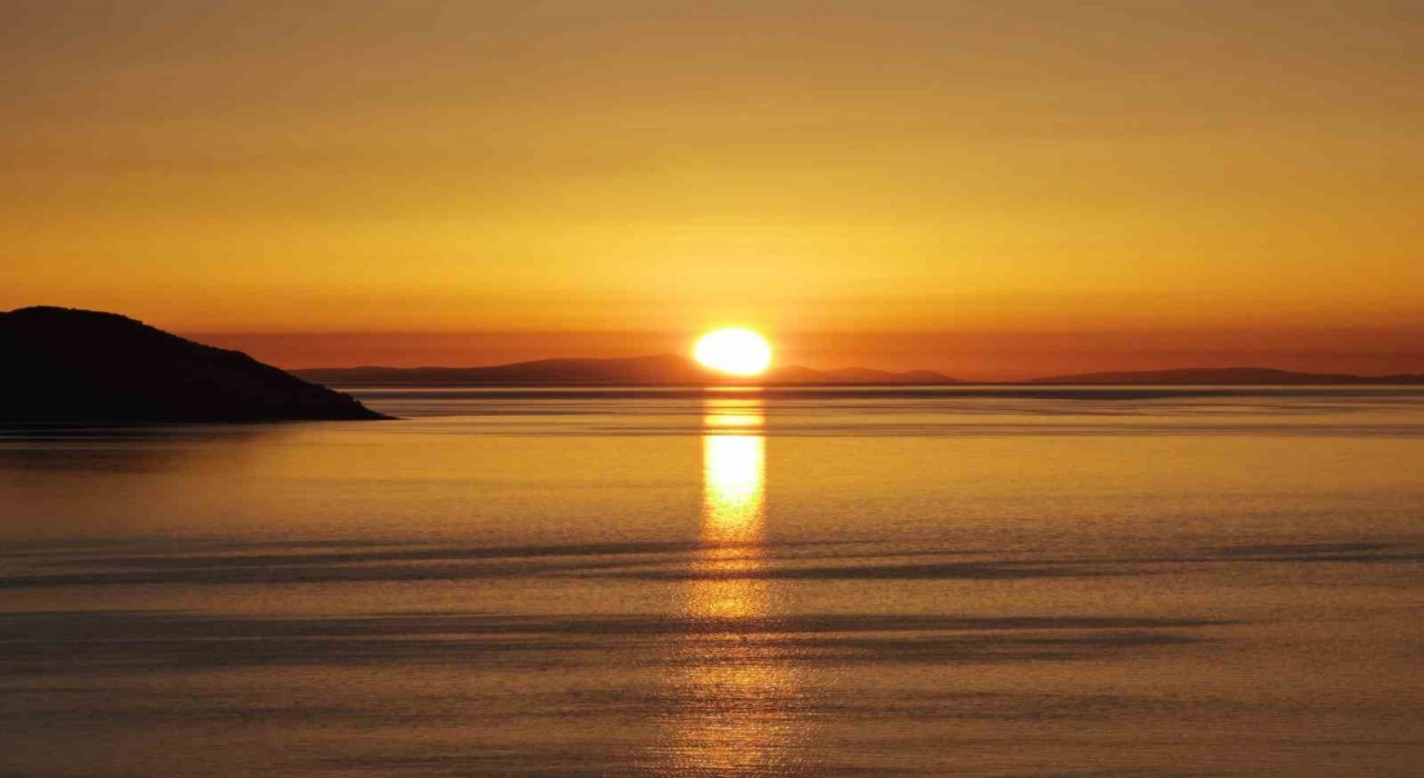 Van Gölünde muhteşem gündoğumu