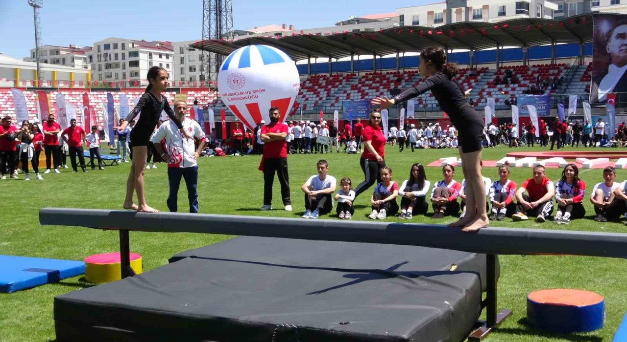 Vanda 19 Mayıs coşkuyla kutlandı