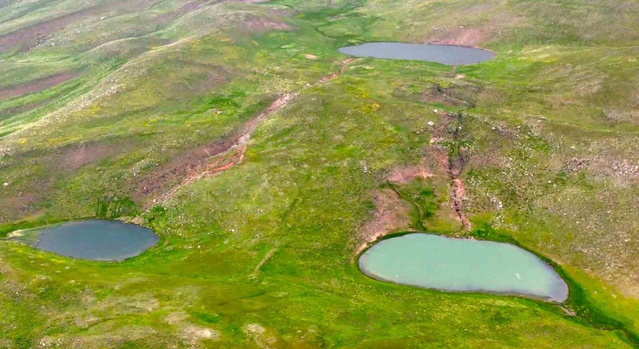 Vanda 2 bin 700 rakımdaki Yıldız Gölleri görüntülendi