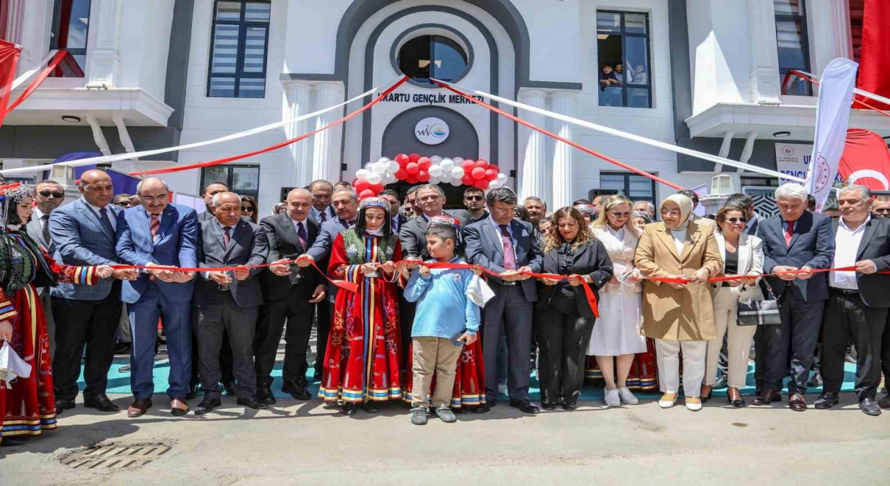 Vanda 4 gençlik merkezinin açılışı yapıldı