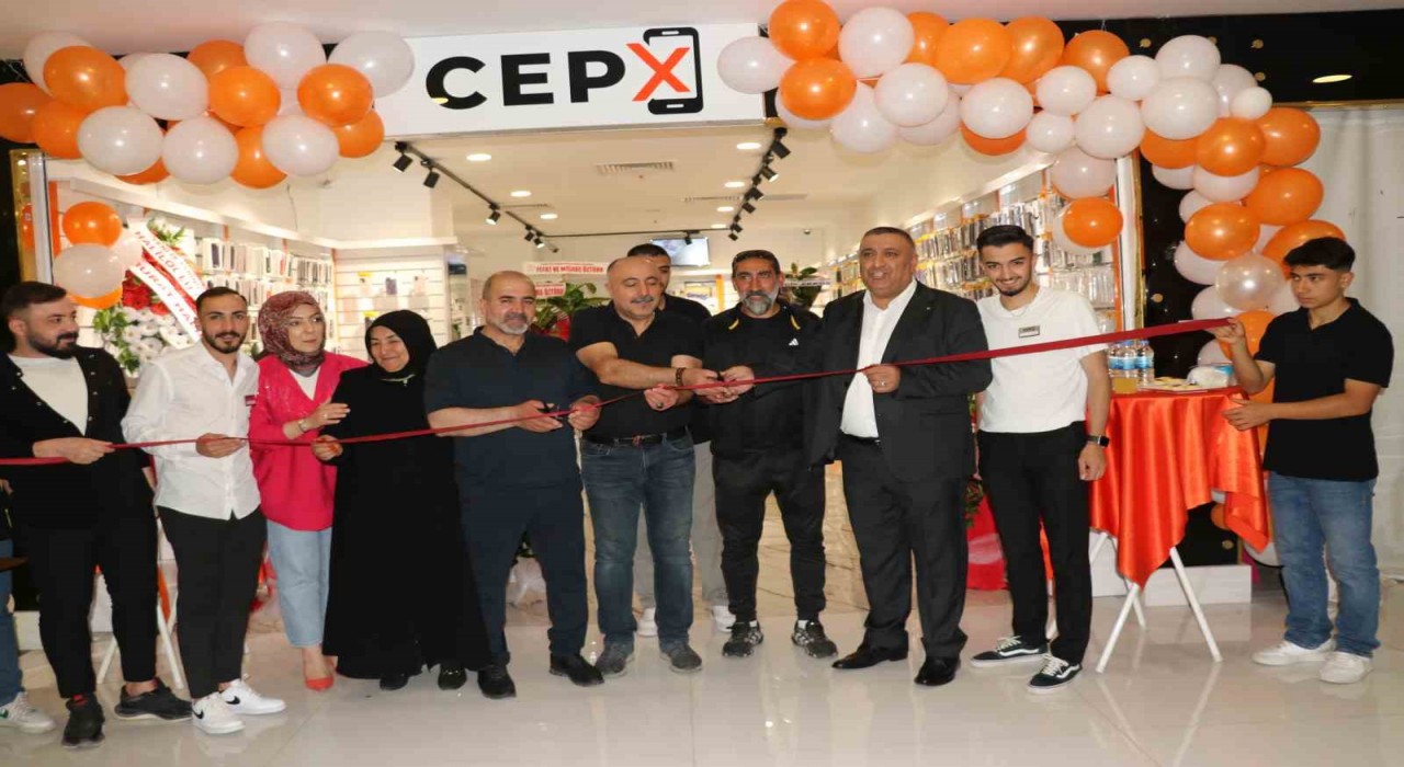 Vanda Cep X telefon mağazası açıldı