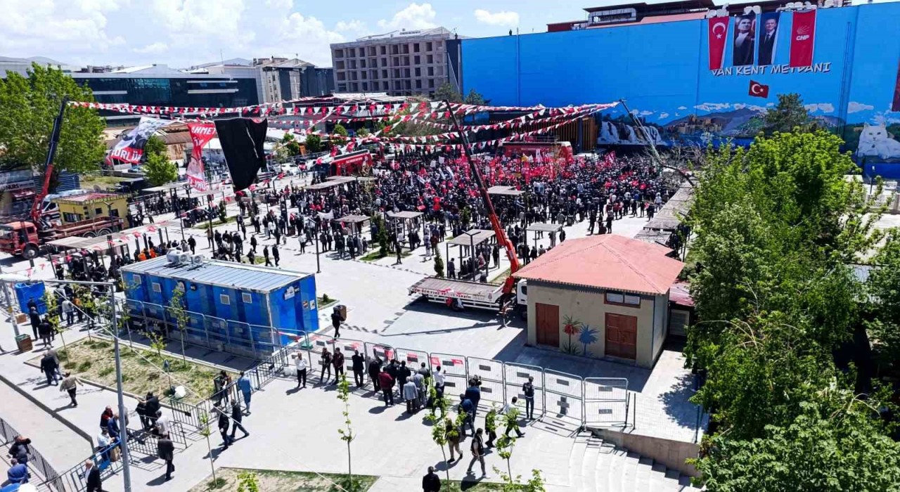 Vanda CHP mitingine katılım düşük kaldı