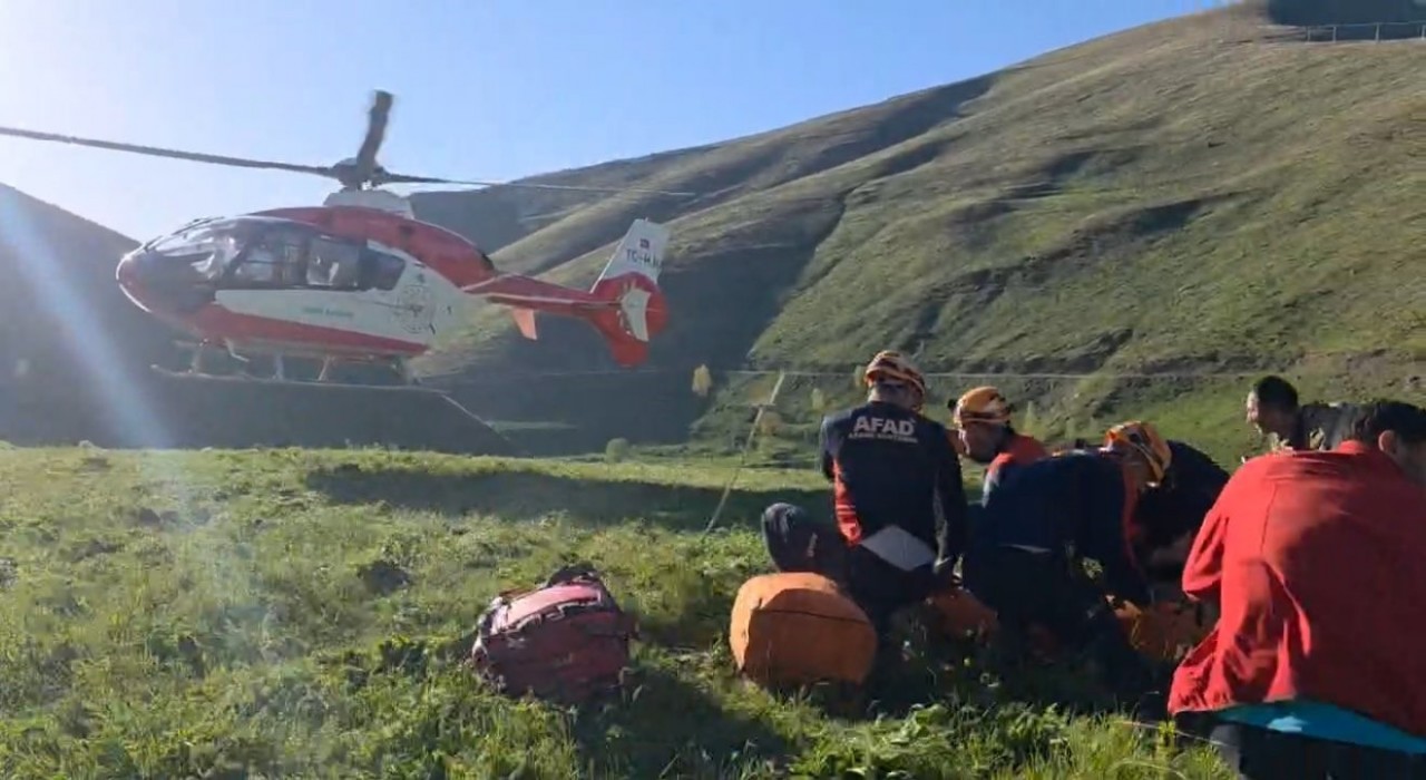 Vanda kayalıklarda mahsur kalan şahıs kurtarıldı