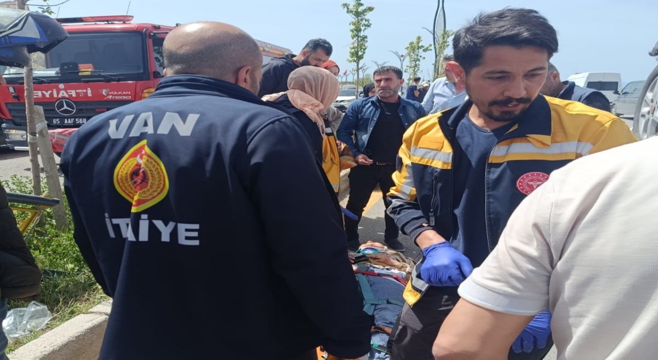 Vanda trafik kazası: 3 yaralı