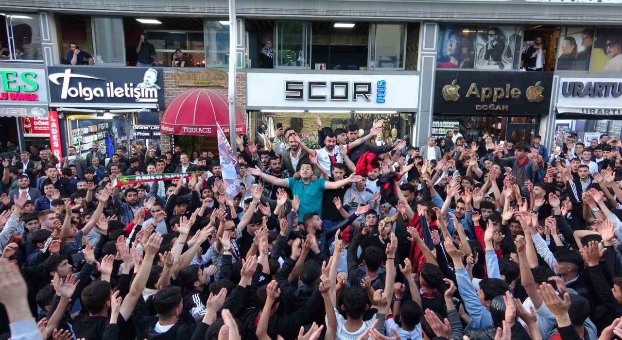 Vanspor taraftarının galibiyet coşkusu