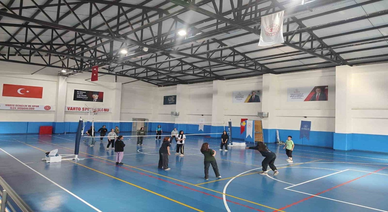 Vartoda voleybol kursuna yoğun ilgi