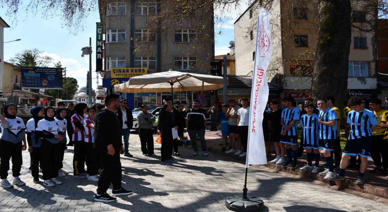 Vezirköprüde 19 Mayıs coşkusu kros yarışıyla başladı