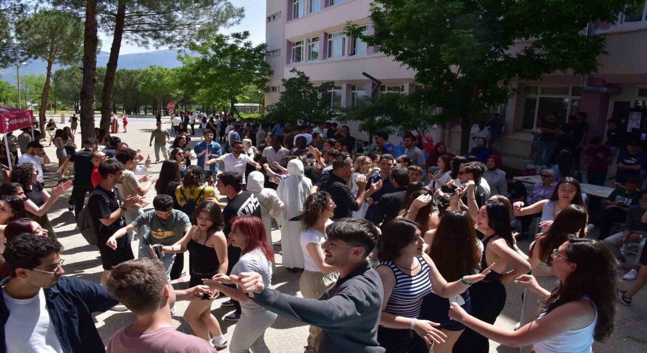 Yabancı Diller Yüksekokulunda dil öğrenme etkinliği