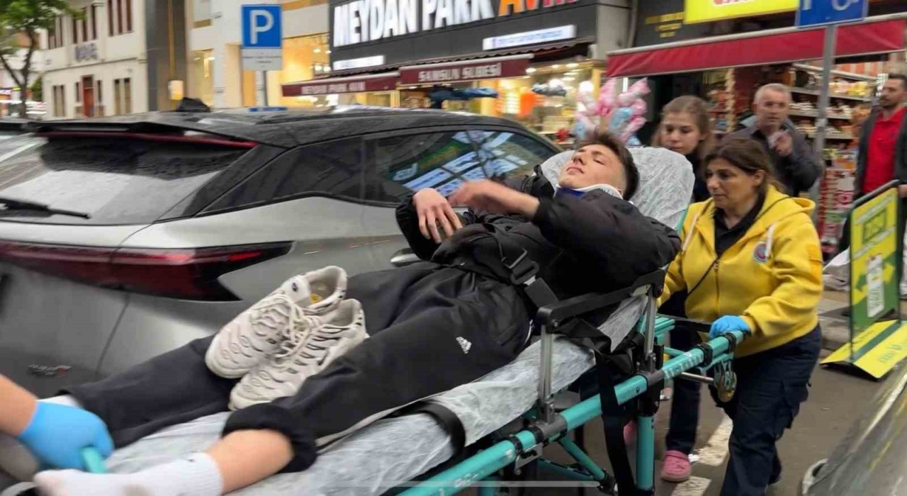 Yağmur nedeniyle kayganlaşan yolda motosiklet kaza yaptı: 1 yaralı