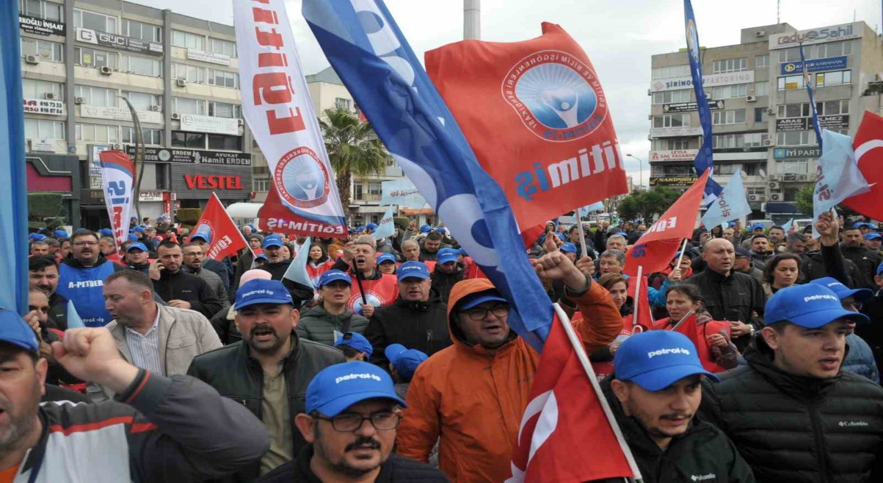 Yağmurlu havaya rağmen Aliağada 1 Mayıs kutlandı