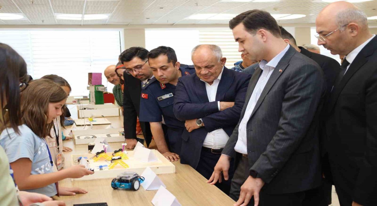 Yahyalıda Robotik Kodlama ve Teknoloji Zirvesi gerçekleştirildi