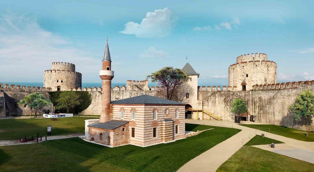 Yedikule Hisarında ihya edilen Fatih Mescidi ibadete açıldı