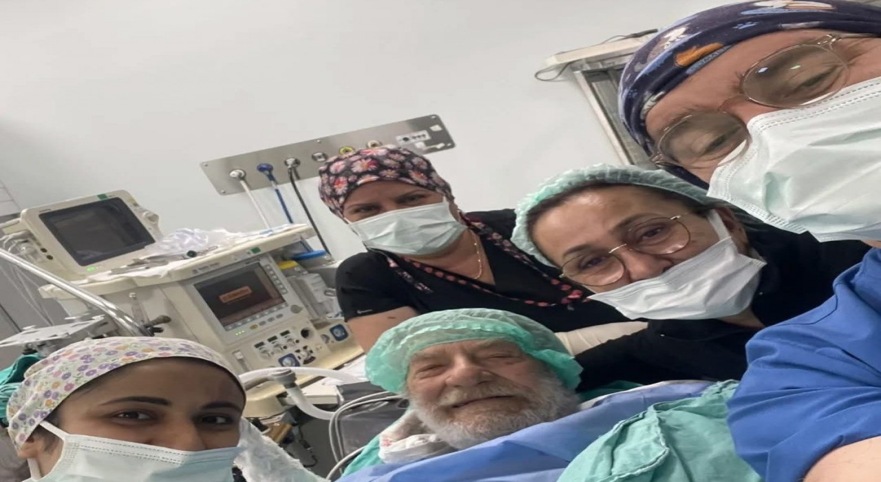 Yeşilçamın usta oyuncusu Ahmet Mekinin kalça ameliyatı başarıyla gerçekleştirildi