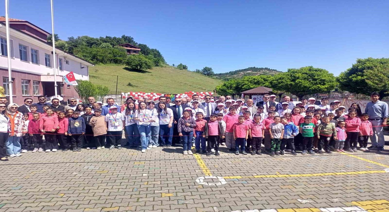 Yukarı Taşçılı Ortaokulunda TÜBİTAK 4006 Bilim Fuarı açıldı