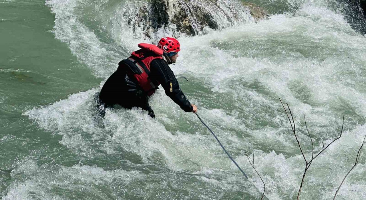 Yüksekovada 8 gün önce derede kaybolan çocuk için arama çalışmaları devam ediyor
