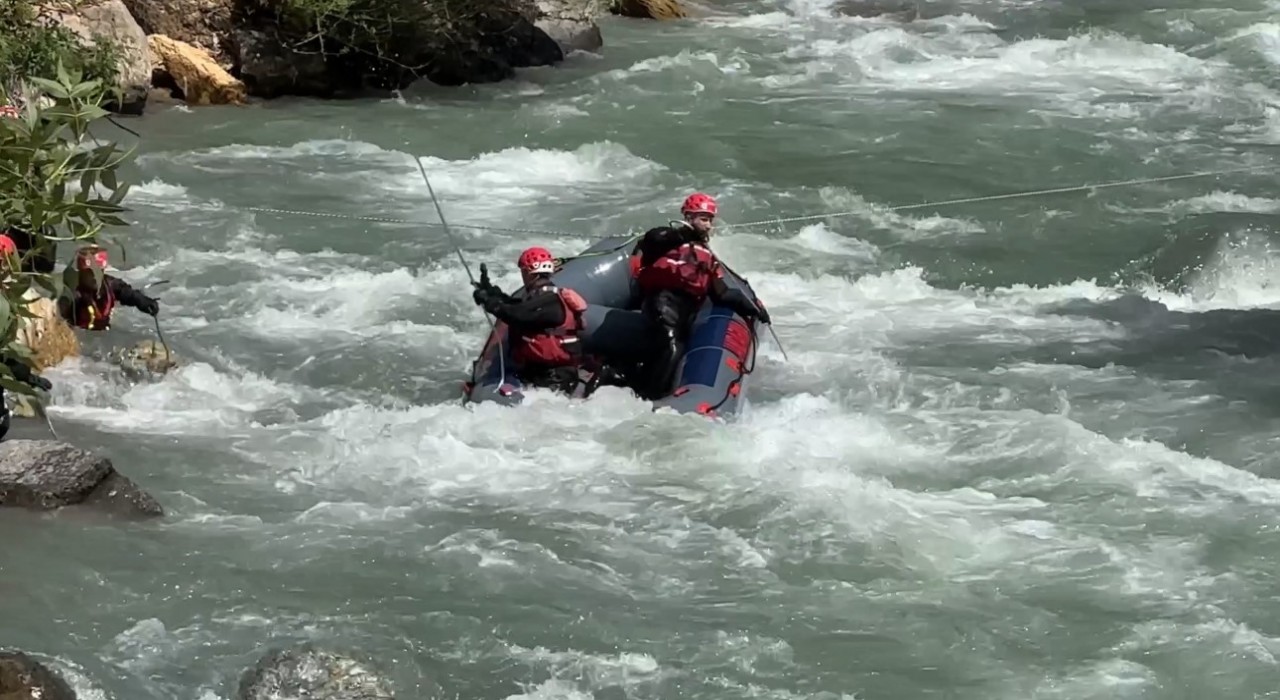 Yüksekovada derede kaybolan İbrahim için arama çalışmaları devam ediyor