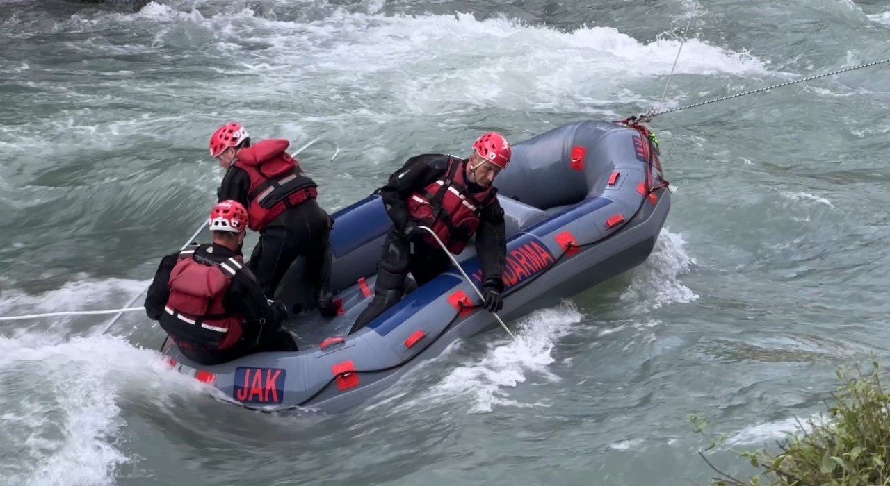 Yüksekovada derede kaybolan İbrahim Neciri arama çalışmaları sürüyor
