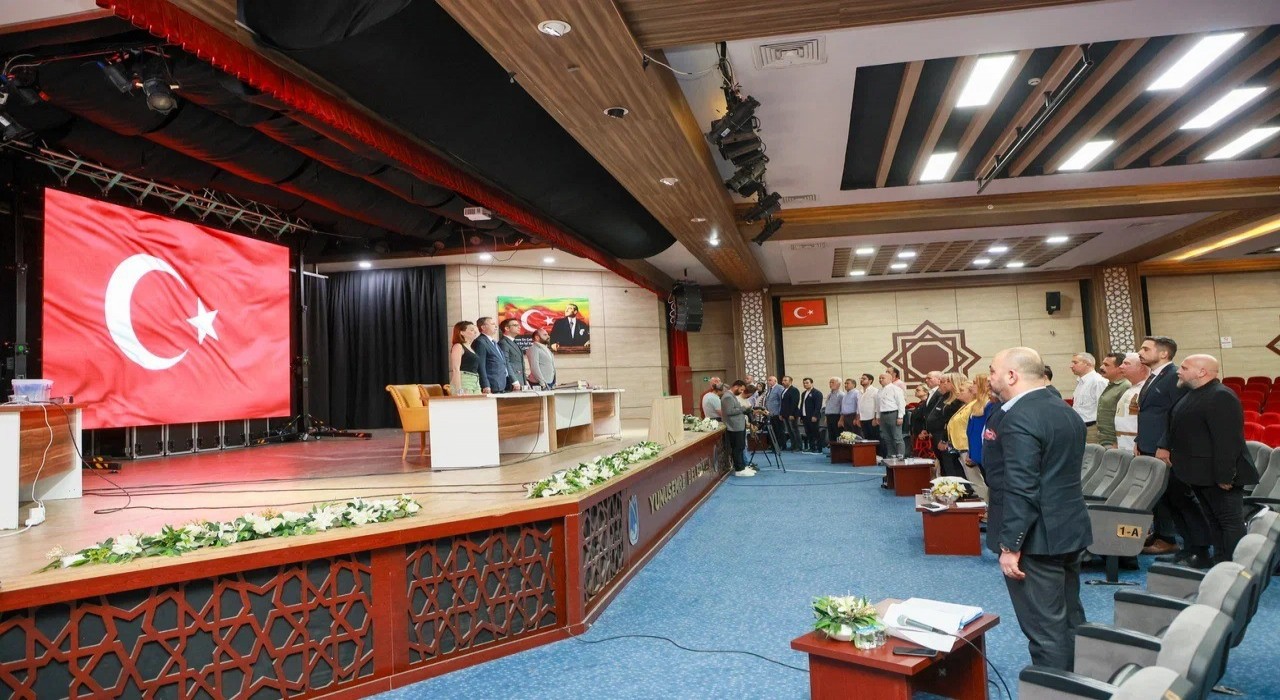 Yunusemre Belediye Meclisinden Özgür Özele yapılan saldırıya kınama
