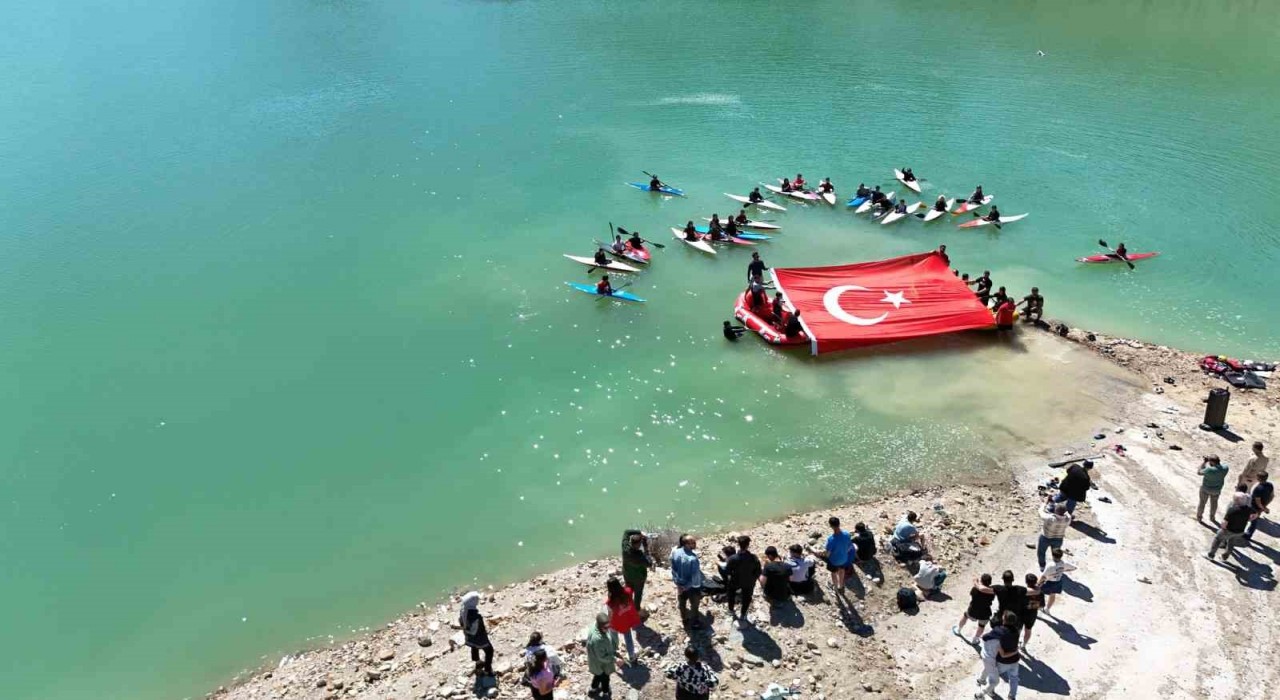 Yusufeli Barajında kano ve rafting coşkusu