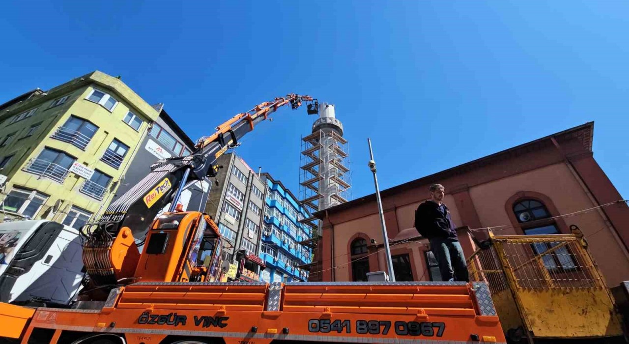 Zonguldakta 100 yıllık caminin minaresi risk nedeniyle yıkılıyor
