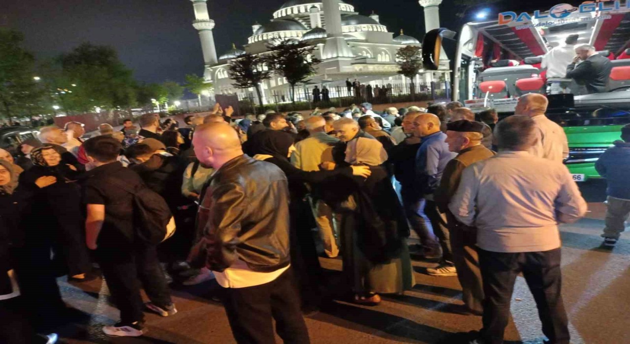 Zonguldakta ilk hac kafilesi dualarla uğurlandı