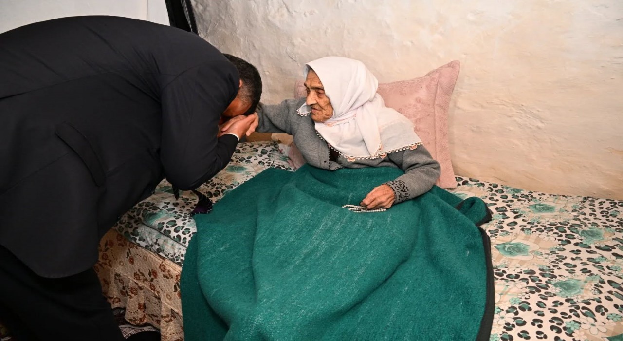 102 yaşındaki Nuriye Kayaoğluna anlamlı ziyaret