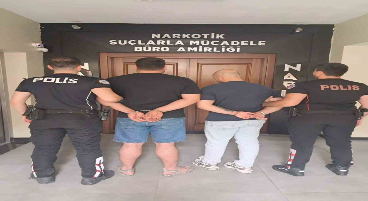 2 şüphelinin üzerinden 162 adet sentetik ecza hapı ele geçirildi