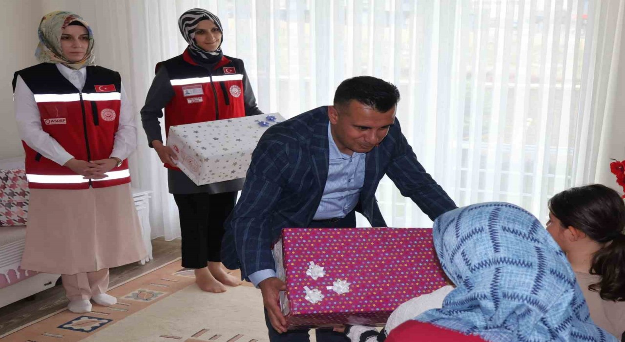 200 çocuğa bayram hediyesi: Bayram öncesi anlamlı destek