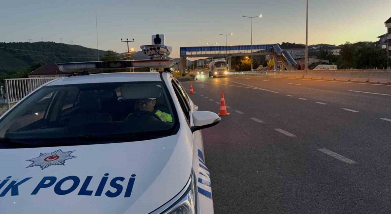 26sı alkolden 215 araç trafikten men edildi