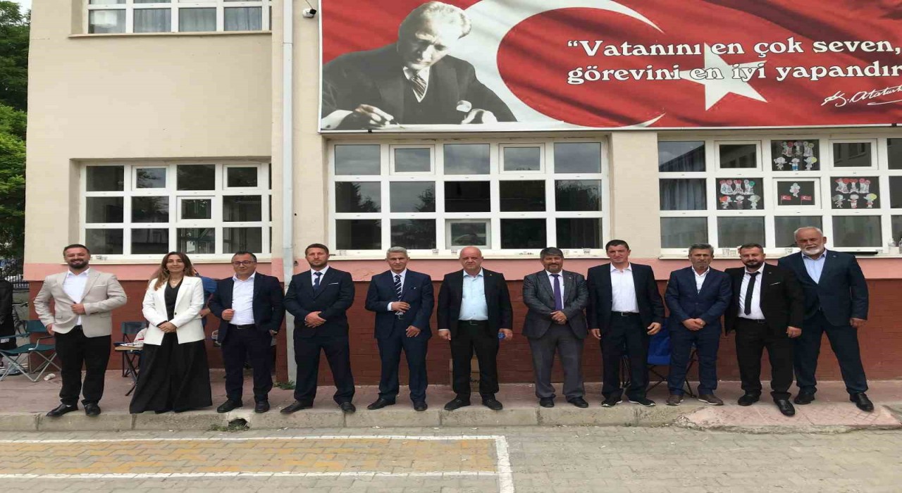 4 bin seçmen için 11 aday