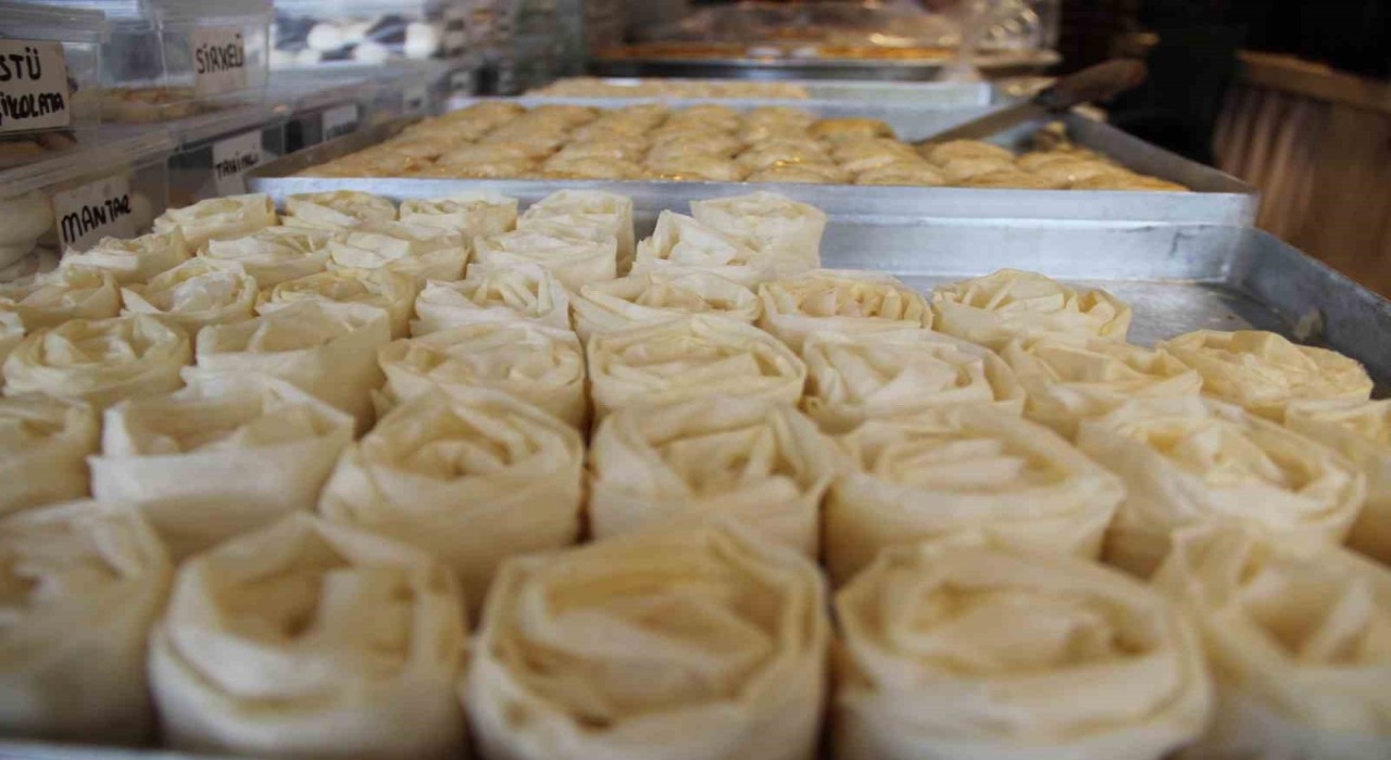 4 saatte pişen Çorum baklavası bayramda damakları tatlandıracak