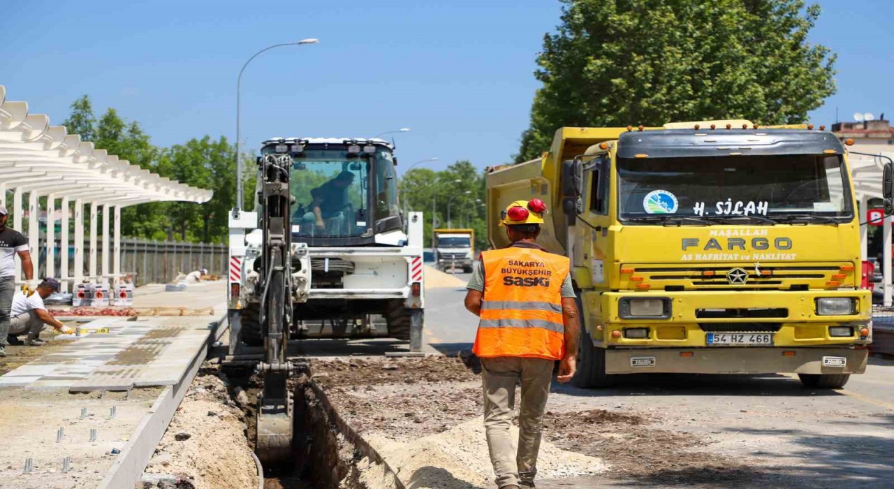 79 kişilik ekip metrobüs hattının 22 kilometrelik güçlü altyapısı için sahada