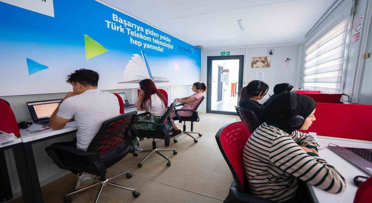 80 bine yakın öğrenci LGS ve YKS hazırlığında 100. Yıl Kütüphanelerinden faydalandı