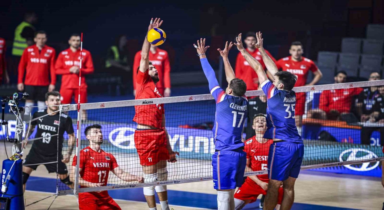 A Milli Erkek Voleybol Takımı, Fransaya mağlup oldu
