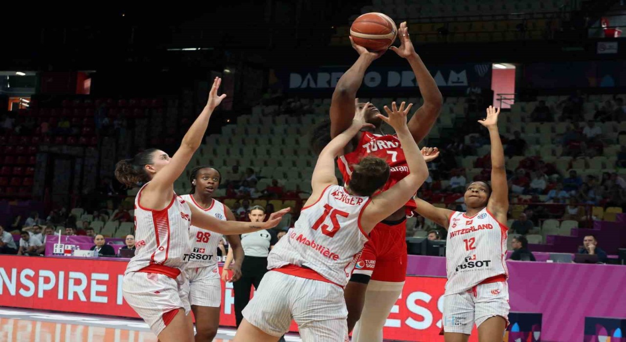 A Milli Kadın Basketbol Takımı, Avrupa Şampiyonasındaki ilk galibiyetini aldı