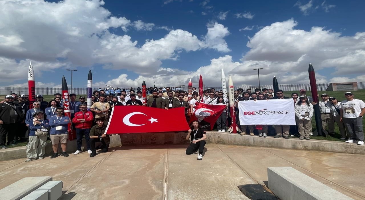 ABDde roket yarışmasında dünya üçüncülüğü ile Türk bayrağını dalgalandırdılar