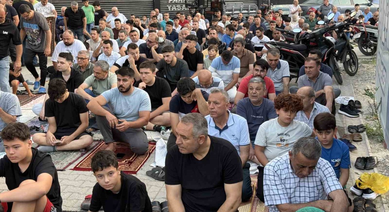 Adanada Kurban Bayramı namazı kılındı