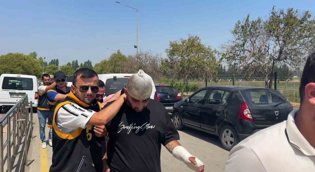 Adanada muhtarı darbeden şüpheliler tutuklandı