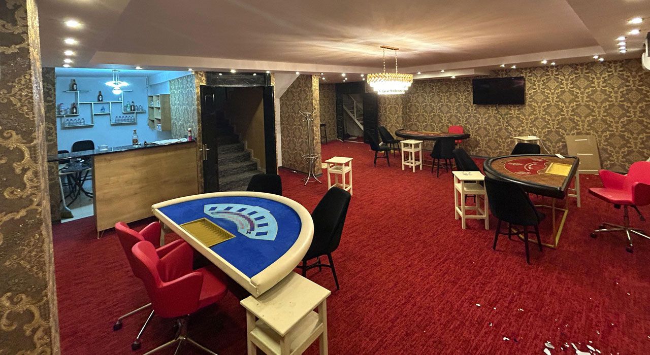 Adana’da Okul Yanındaki Kumarhaneye Polis Baskını