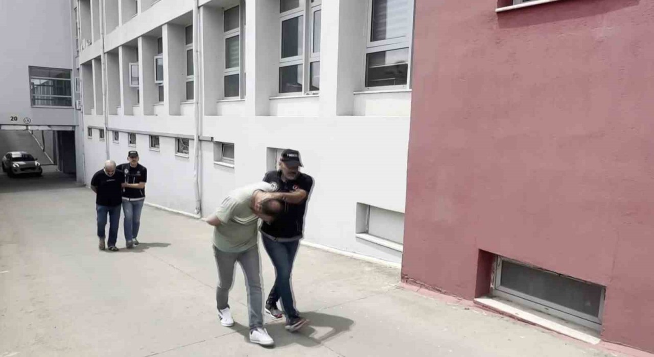 Adanada satmıyoruz, kullanıyoruz diyen 2 torbacı tutuklandı