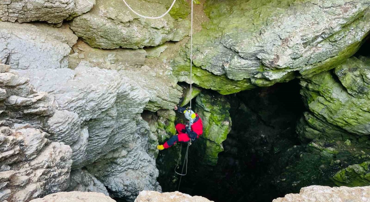 Adıyamandaki mağaralarda bulunan ilginç jeolojik oluşumlar incelendi