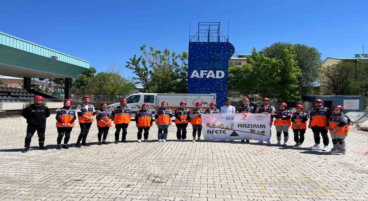 AFADtan Bitlis Genç Kızılay ekibine eğitim