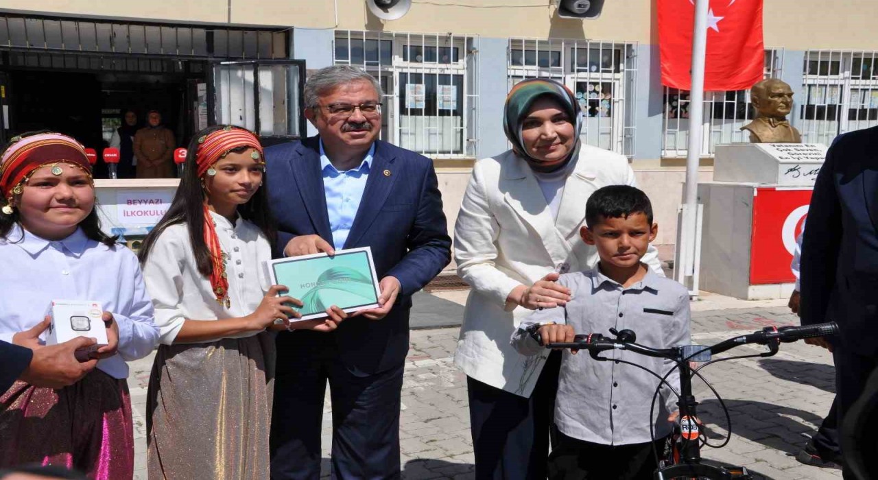 Afyonkarahisarda 142 bin 592 öğrenci yaz tatiline girdi