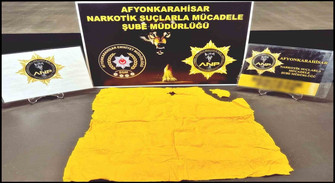 Afyonkarahisarda otobüste peçeteye emdirilmiş uyuşturucu ele geçirildi